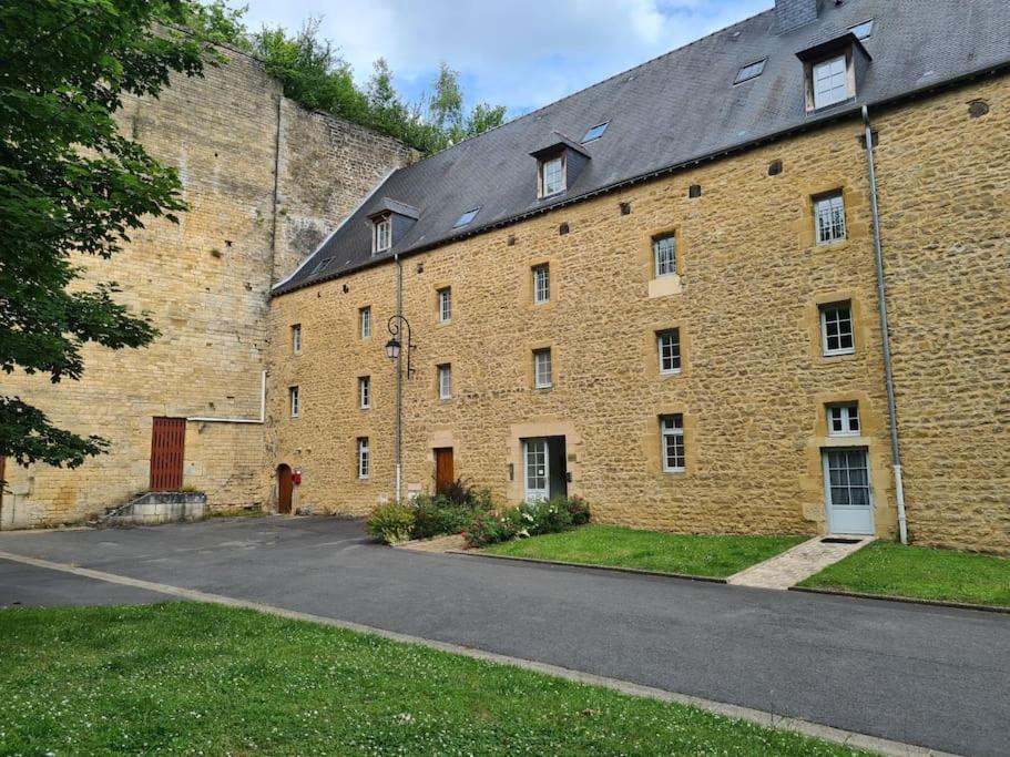 Aux Remparts Du Chateau Седан Екстер'єр фото
